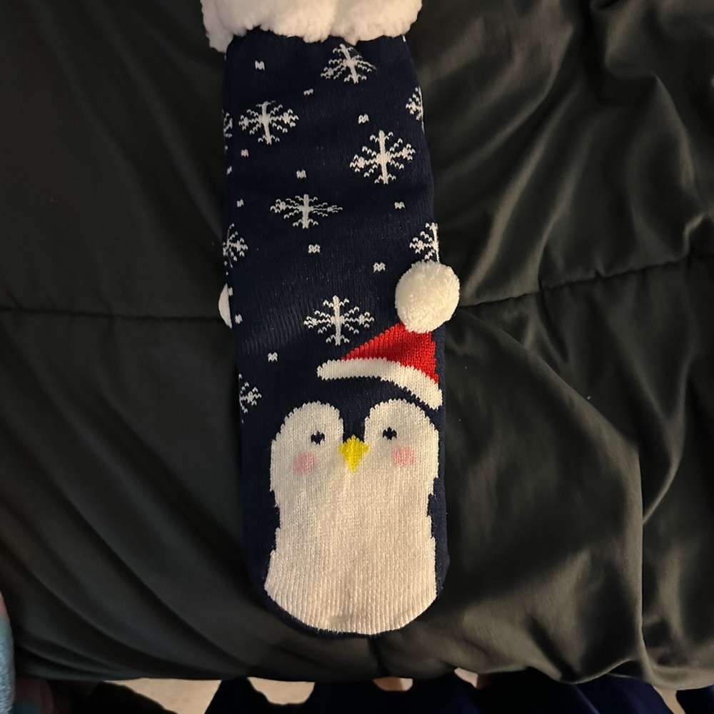 Penguin Fuzzy Socks --one size fits most - Picture 4 of 4